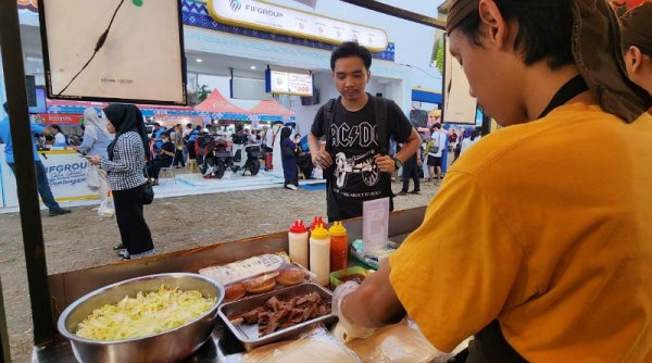 Berwisata Kuliner Sambil Penuhi Semua Kebutuhan, Untung di Booth FIFGROUP Key Message