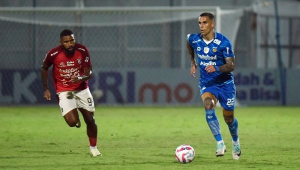 Bek Persib Alberto Rodriguez Fokus Leg Kedua