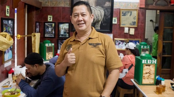 Buka Sejak 1966, Ke Bandung Jangan Lewatkan Lontong Kari Kebon Karet
