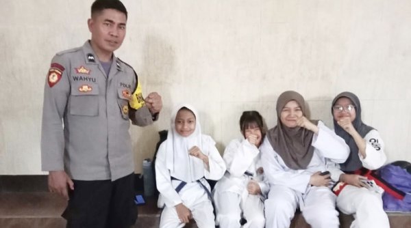 Bhabinkamtibmas Perkenalkan Profesi Polisi Kepada Anak-anak Sejak Dini