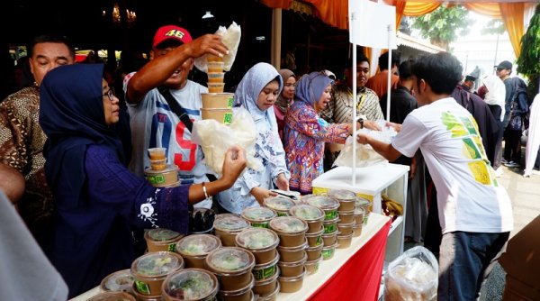 Menggoyang Lidah Pengunjung: Sego Pecel Magetan Meriahkan TMII