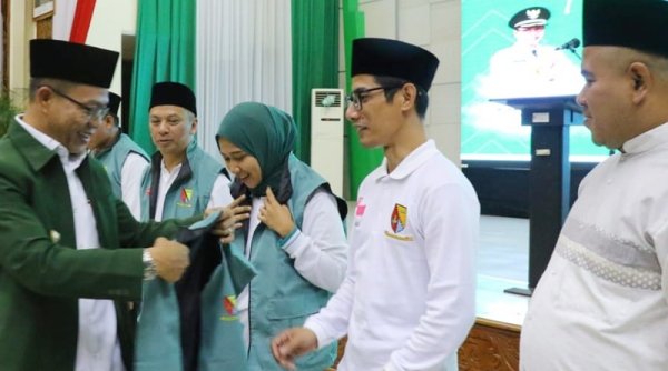 Bupati Bandung Lepas 430 Petugas Kloter, Karu dan Karom Jamaah Haji