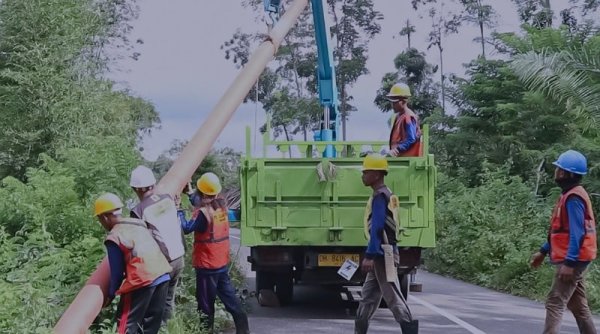 Bangun Jaringan Baru, PLN Berhasil Tembus 4 Desa di Pelosok NTT dengan Listrik 24 Jam!