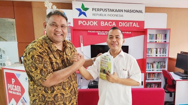 Teguh Serahkan Dua Buku Peraih Rekor MURI untuk PWI