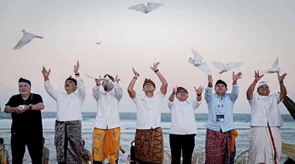 Delegasi Forum Air Dunia ke-10 Terkesan dengan Upacara Penjernihan Air di Bali