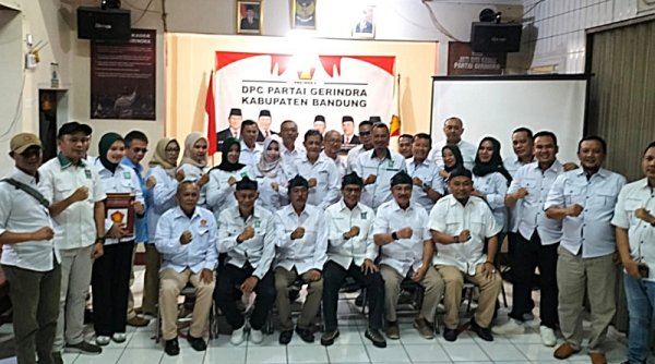 Ikuti arahan DPP, Yayat Hidayat, "Gerindra resmi mengusung Pak Dadang Supriatna sebagai calon bupatinya"