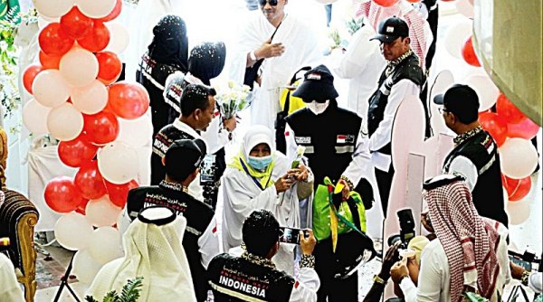 Tiba di Makkah Jemaah Haji Indonesia Disambut Hangat dan Memperoleh Smartcard