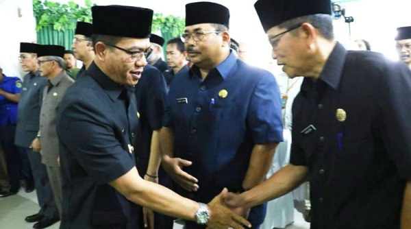Kegiatan Cukup Padat, Bupati Bandung Lantik Delapan Pejabat Eselon 2 di Balai Desa