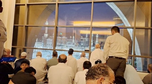 Keutamaan Salat Berjamaah dan Syarat-syarat Sah Menurut Perspektif Mazhab Syafi'i