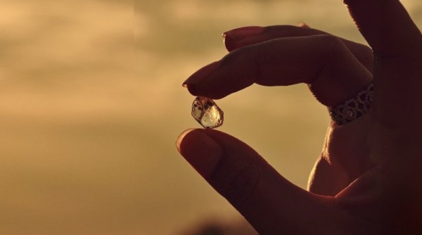 De Beers Group Mencapai Milestone Keberlanjutan dengan 'Membangun Selamanya'