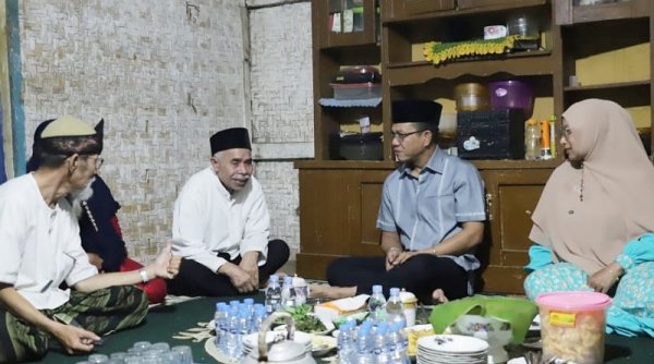 Program Bunga Desa, Malam ini Bupati dan Bunda Bedas Tidur di Rumah Enang (73) di Desa Drawati Paseh