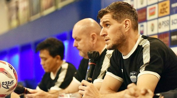 Nick Kuipers Pastikan Persib akan Bekerja Keras