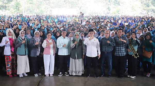 Di Depan 32.000 Peserta yang Hadir, Bupati Bandung Melaksanakan Kampanye Bersama