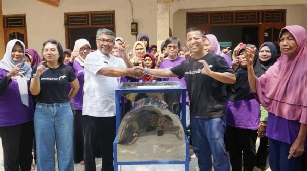 Combiphar Serahkan Mesin Perajang untuk Lima Desa Binaan di Jawa Tengah