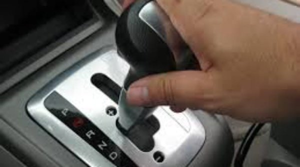 Mitos atau Fakta, Geber Mobil Matik Nonstop Bikin Transmisi Cepat Rusak?