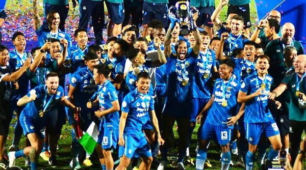 Persib Class of Champion 2023/2024 Wariskan Jersey Bersejarah