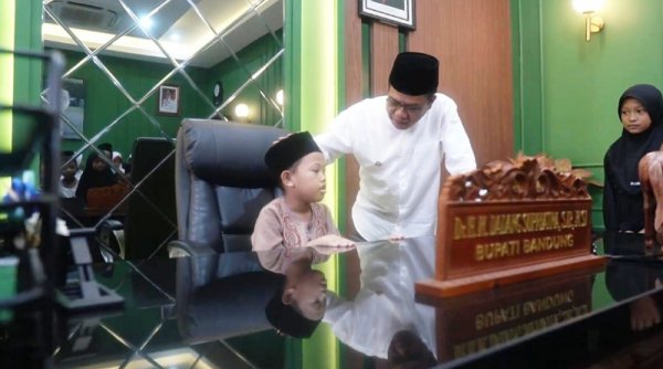 Momen Menyentuh di Kantor Bupati Bandung: Kang DS Sambut Anak Yatim Piatu dengan Penuh Keceriaan