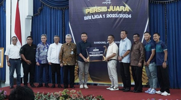 Apresiasi Prestasi Persib, BUMD Pemprov Jabar Beri Uang "Kadedeuh" Rp. 500 Juta