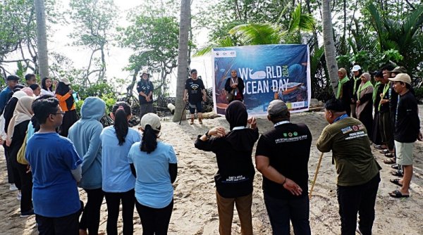 Bersama Menjaga Laut Nusantara: WWF dan Marine Buddies Gelar Aksi Konservasi di Hari Laut Sedunia
