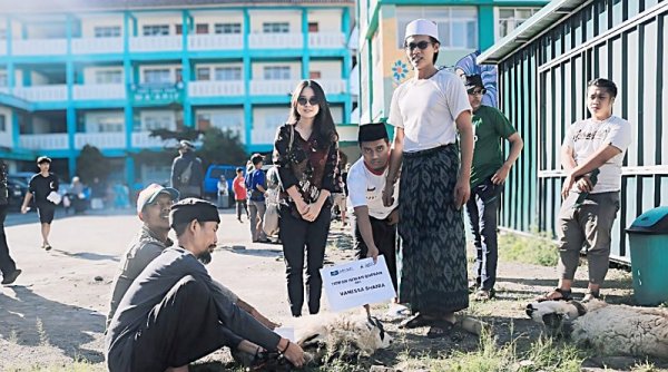 Vanessa Shania, Wanita Non Muslim yang Terpanggil untuk Berkurban