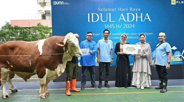 PT PLN dan YBM PLN Laksanakan Program Tebar Berkah Daging pada Idul Adha 1445 H