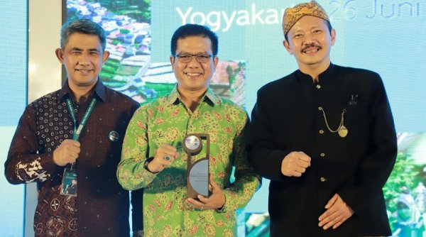 Lagi, Kang DS Terima Penghargaan Nasional Karena Kinerjanya