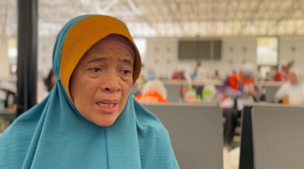 Berangkat Haji Berdua Suami, Helma Yana Pulang Sendirian