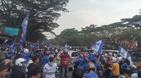 Membludak, Viking dari Berbagai Daerah Mengiringi Pawai Piala Juara Liga 1 Persib Bandung