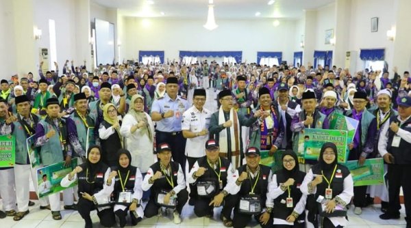 Bupati Bandung Lepas Rombongan Calon Jemaah Haji Asal Kabupaten Bandung Kloter 26 KJT