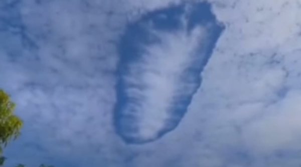 Heboh di Media Sosial Awan Unik Menghiasi Langit Jember