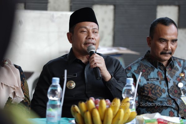 Dukung Program Pemerintah, Plt. Bupati Salurkan Beras ke 6.257 KPM di Kecamatan Sidoarjo
