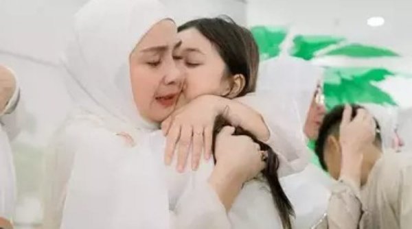 Nagita Slavina, Pujian Netizen atas Kebaikannya Menerima Titipan Doa