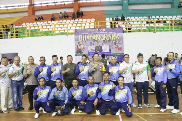 Sambut Hari Bhayangkara ke-78, Polresta Bandung Menggelar Turnamen Bola Voli