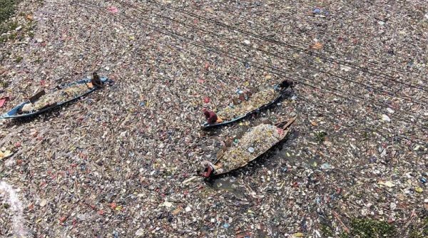 Satgas Citarum Harum Berjuang Bersihkan ‘Lautan Sampah’ di Sungai Citarum