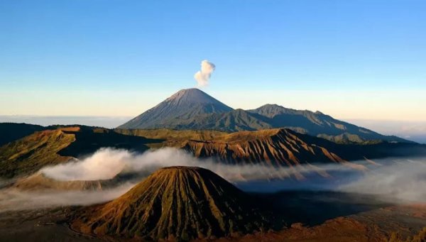 Keheningan Suci: Gunung Bromo Ditutup untuk Penghormatan Budaya dan Kebangkitan Alam
