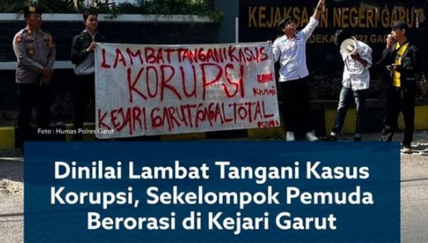 KAMMI Garut Gelar Aksi Unjuk Rasa di Depan Kantor Kejaksaan Negeri Garut
