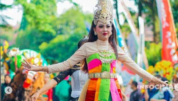 Antusiasme Warga Cimahi di Kirab Budaya Ngarak Cai: Merayakan Identitas Kultural