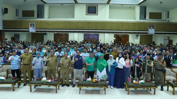 Kabupaten Bandung Berikan Kadeudeuh Rp 1,3 Miliar untuk Penggiat dan Pelatih Berprestasi FORNAS VII
