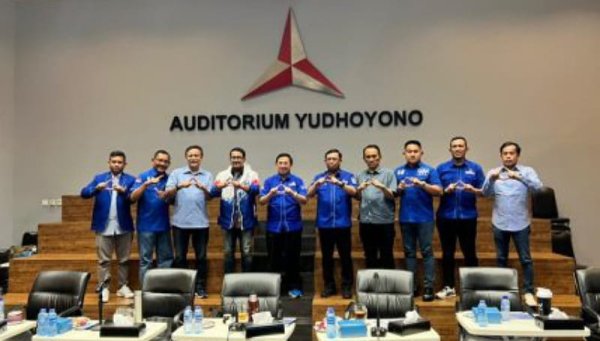 DPC Partai Demokrat Kota Banjarbaru Tetap Setia dengan Nama Andoko Abdi untuk Pilwali, Menegaskan Komitmennya dalam Pertemuan Malam