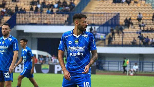 Tyronne Sandows: Harapan Baru untuk Persib Bandung di Musim Depan