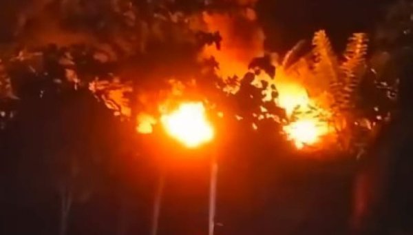 Kebakaran Hebat Hanguskan Gudang Barang Rosok di Kesamben