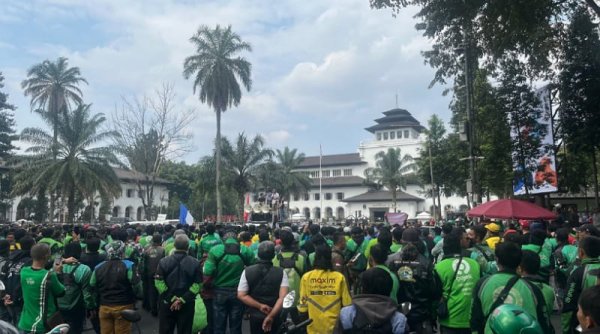 Ribuan Pengemudi Ojol dan Taksi Online Kembali Bertemu Pemprov Jabar untuk Bahas Tarif