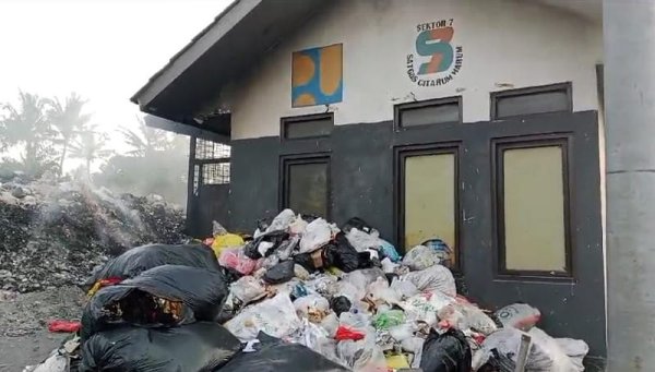 Lipsus : 15 Orang di Baleendah Terkena ISPA,  Buntut Pembakaran Sampah di TPS Sukamukti