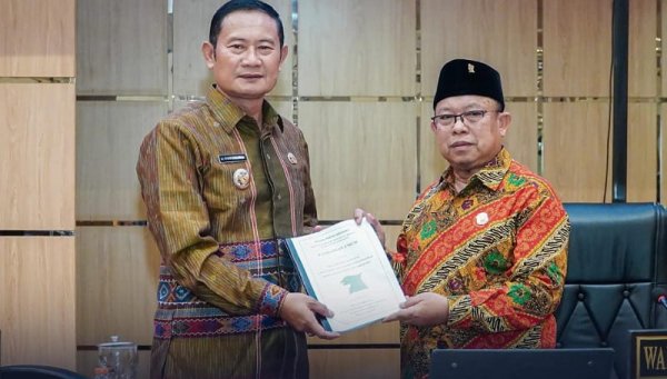 Bupati Lamongan Yuhronur Efendi Berikan Tanggapan Positif terhadap Raperda Inisiatif DPRD Lamongan Tahun 2024