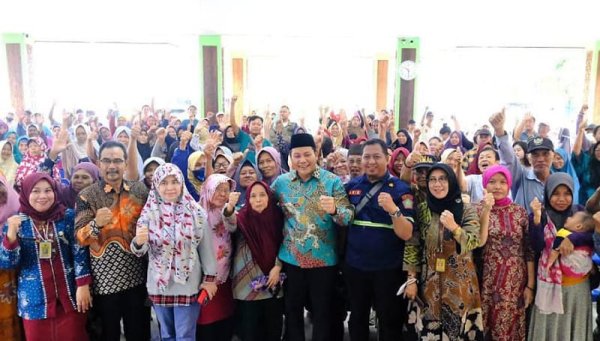 Plt Bupati Sidoarjo Subandi dan Istri Pastikan Warga Kurang Mampu Dapat Bantuan