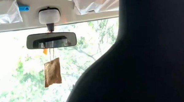 Mobil Warga Bandung Dicegat Ojol hingga Rusak Saat Menjemput Orang Tua yang Pulang Haji