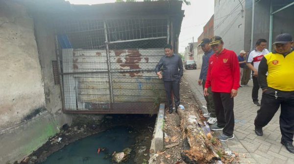 Plt Bupati Sidoarjo Subandi Sidak Sampah ke TPST  dan Sempadan Sungai Buntung