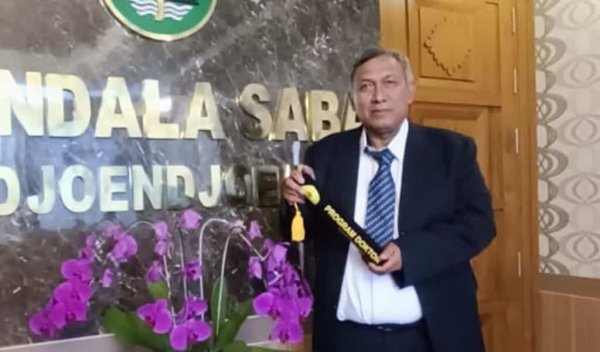 Mantan Pemain PERSIB, Asep Sumantri, Sukses Raih Gelar Doktor