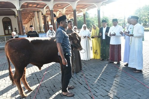 Pj Bupati Sumedang Salat Iduladha di Masjid Agung