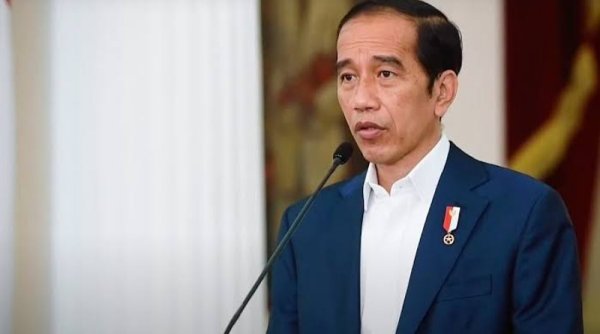 Jokowi Enggan Bersikap Tegas Terkait Desakan Mundur Menteri Komunikasi dan Informatika